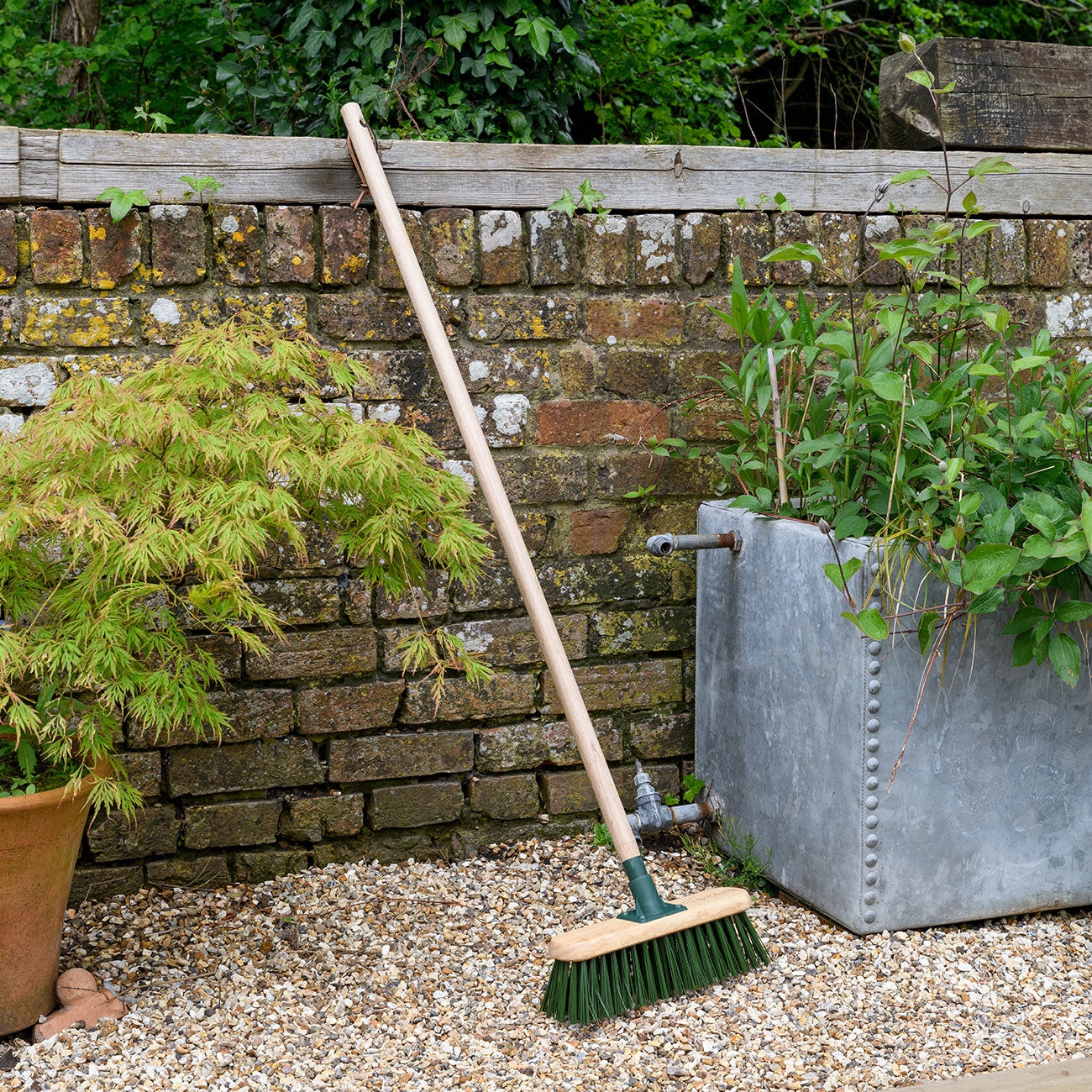 12-inch Garden Brush, Stiff PVC - RHS Endorsed | Burgon & Ball – Burgon ...