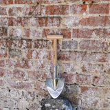 RHS-endorsed short-handled perennial spade by Burgon & Ball